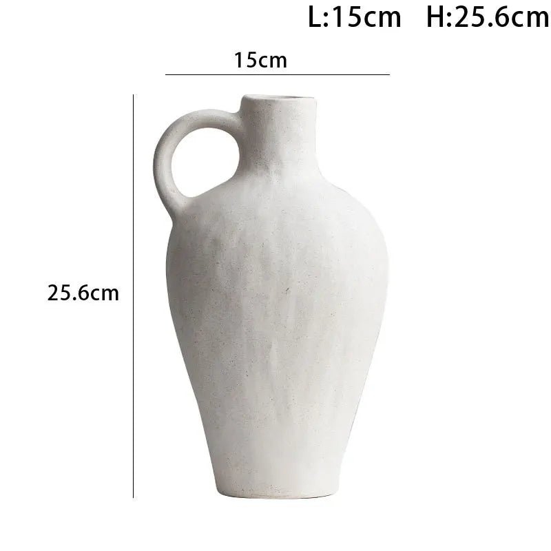 Giftworthy Design: Sleek Ceramic Vase