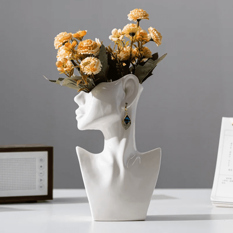 More Than Just a Vase: Abstract Face Sculpture - Modern Ceramic Beauty