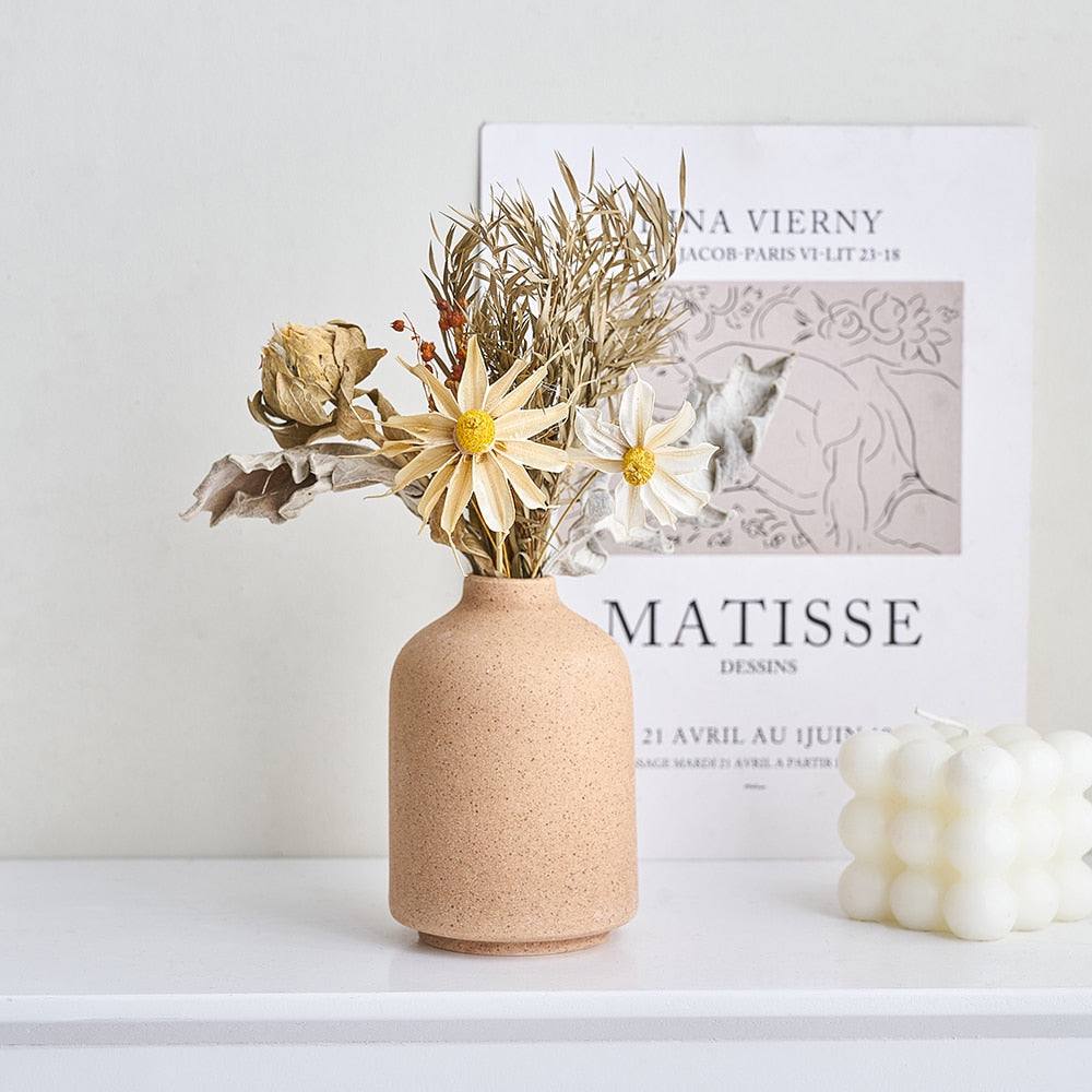 Minimalist Ceramic Vase: Versatile Beauty for Every Room (Gift-Ready!)