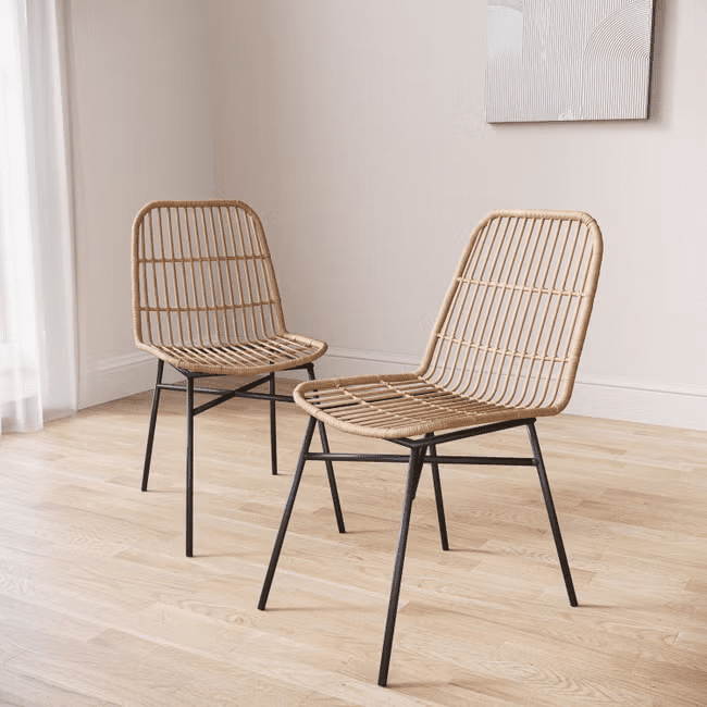 Japandi Balcony Oasis: Rattan Outdoor Chair (Sleek Lines, Natural Style)