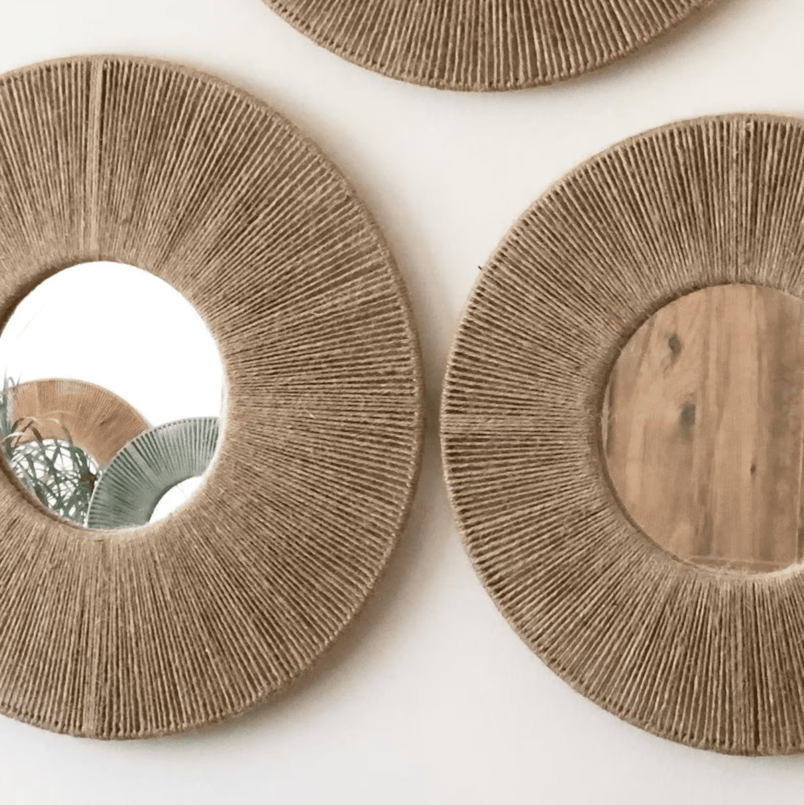 Woven Wonder: Round Mirror (Boho Chic! Hang Anywhere)