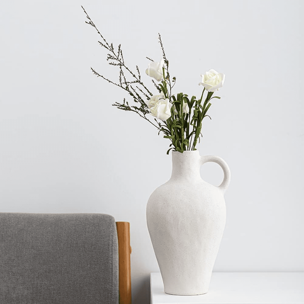 Giftworthy Design: Sleek Ceramic Vase